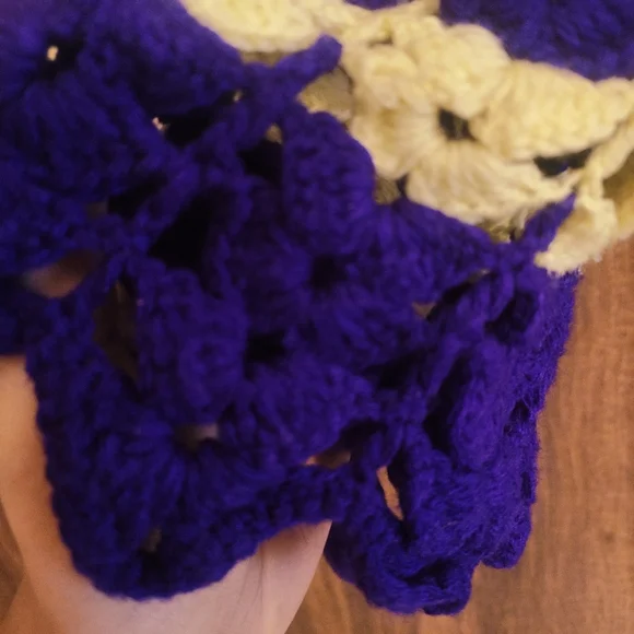 Hand woven woolen jacket - Picture 8 of 8